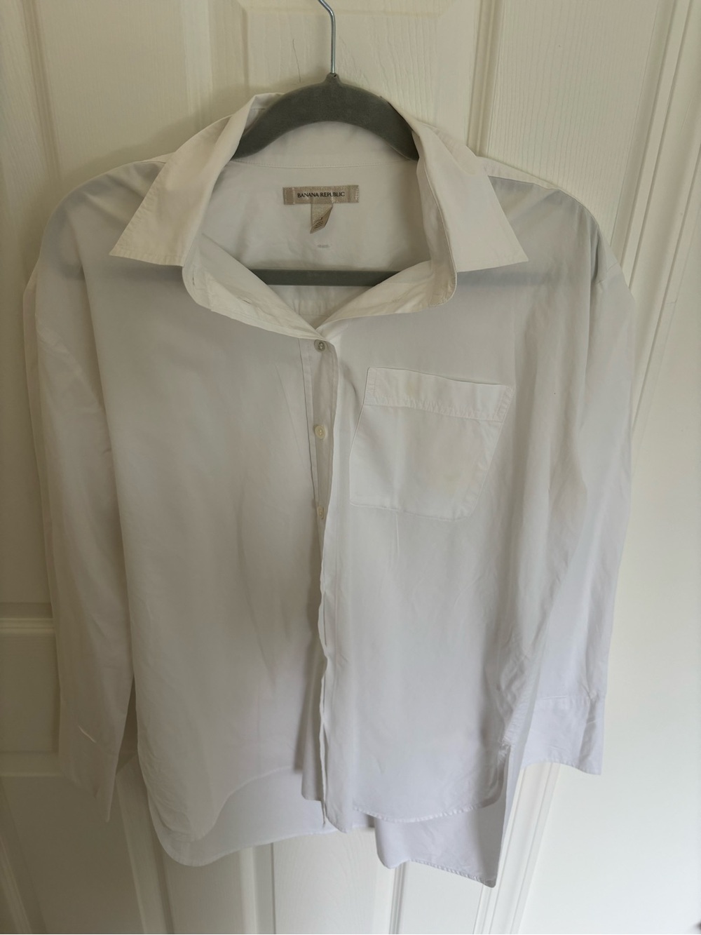Banana Republic White Classic woman’s Button-Down Shirt